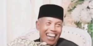 Kocak! Anak Sungkem Nikahan, Ayah Salah Pegang Pundak Sendiri