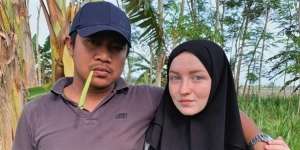 5 Potret Wanita Rusia yang Nikahi Pria Lumajang, Cantik Pol Bak Boneka Barbie!