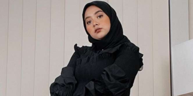 HOTD Serba Hitam ala Nabila Hatifa, Terlihat Elegan!