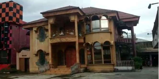 Viral, Rumah Mewah di Gatsu Ambruk Akibat Kerusakan Konstruksi