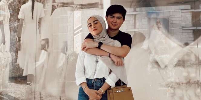 Lihat Gaya Olla Ramlan Pakai Sepatu Hermes, bak ABG