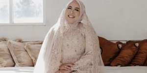 Kisah Wanita Bertemu Jodoh di Usia 55 Tahun, Penantiannya Berakhir Manis!