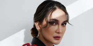 Pakai Serba Louis Vuitton, Luna Maya Dijuluki 'Bu RT Terglamor Sepanjang Masa'