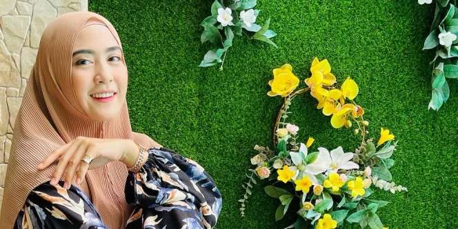 April Jasmine Pamer Mobil Mewah, Netizen Auto Julid
