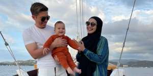 Video Lucu Putra Zaskia Sungkar 'Tebar Pesona' Ketemu Fans