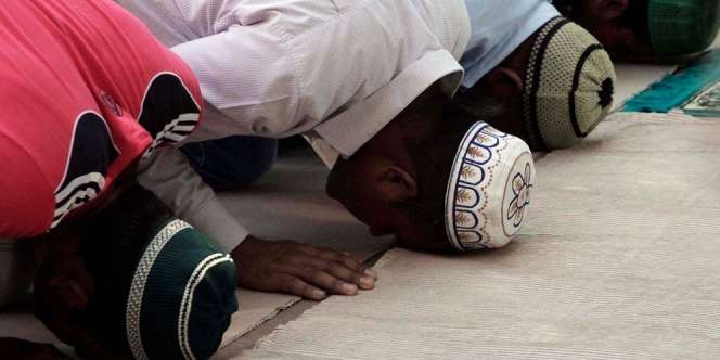Tata Cara Sholat Gerhana Bulan Lengkap dengan Bacaan Niat, Doa dan Keutamaannya