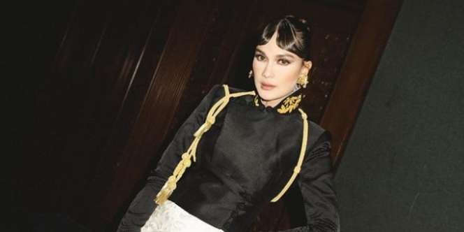 Luna Maya 'Tenteng' Tas Hermes Seharga Rumah Mewah