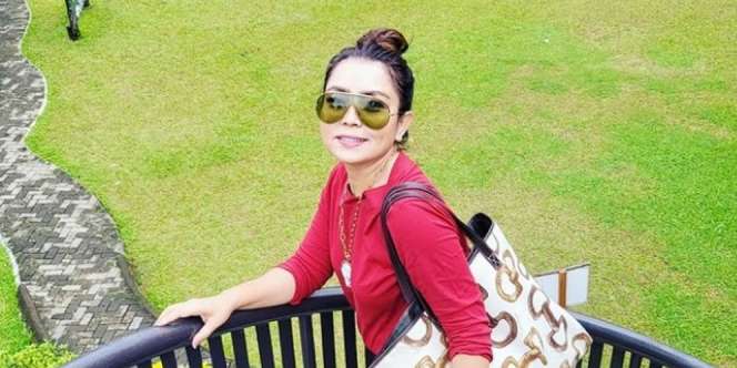 Mayangsari Pajang Foto Selfie, Warna Lipstik Jadi Omongan