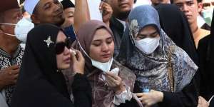 Derai Air Mata Pemakaman Ameer Azzikra, Tangis Nadzira Shafa Pecah