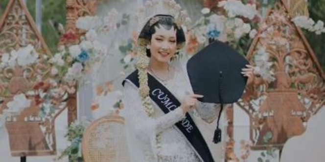 Mahasiswi Dandan Cantik Untuk Wisuda dan Nikah di Hari yang Sama, `Dapat Ijazah dan Ijabsah`