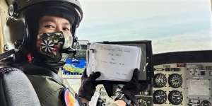 Putri Tukang Jagung Bakar Jadi Pilot Militer, Foto Bareng Jenderal yang Kini Pegang Komando TNI