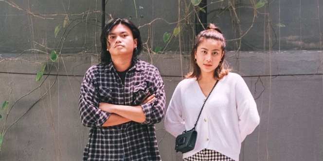 Awkarin Menangis Dilamar Kekasih: 'Ini Bercanda kan?'