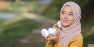 Tutorial Mengaplikasikan Base Makeup untuk Tampilan Lebih Flawless