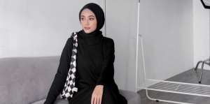Outfit Serba Hitam ala Irnadila, Kasual dan Elegan!