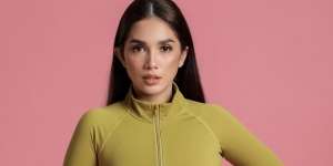 Gaya Serba Hermes Ussy Sulistyawati Jelajahi New York, Total Outfit Rp134 Juta!