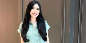 Potret Rica Andriani Usai Melahirkan, Kakinya Super Ramping!