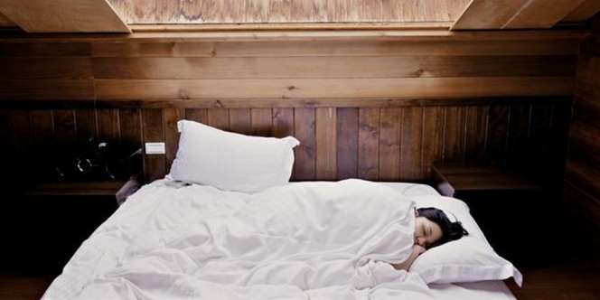 11 Manfaat Tidur Tanpa Busana Bagi Kesehatan Reproduksi Pria dan Wanita