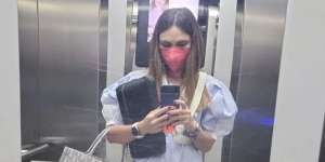 Outfit Stylish Mirror Selfie ala Luna Maya: `Selamat Sore Manies`