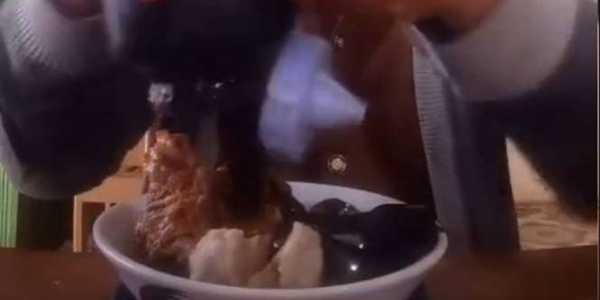 Ditonton 15 Juta Kali, Detik-detik Sebotol Kecap Tumpah di Mangkok Bakso