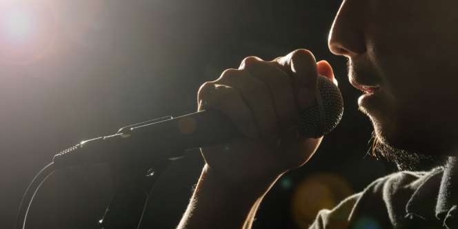 Karaokean dengan Nada Tinggi, Pria Ini Hampir Tak Bisa Bernapas