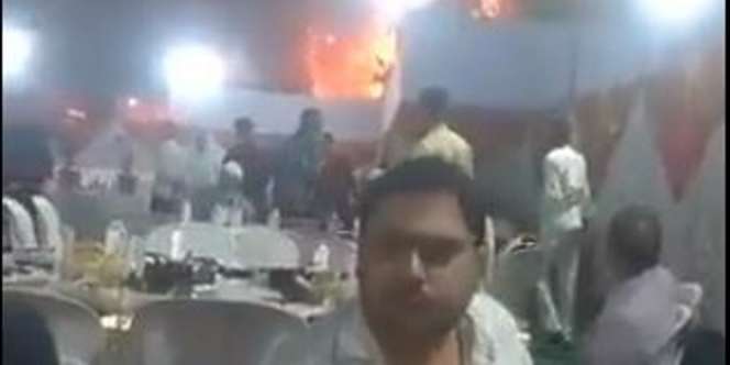 Gudang Lokasi Resepsi Nikah Kebakaran Hebat, Tamu Ini Tetap Santai Makan