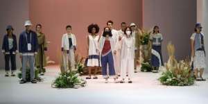 Gebrakan Bateeq, Sulap Kain Batik Jadi Fashionable di JFW 2022