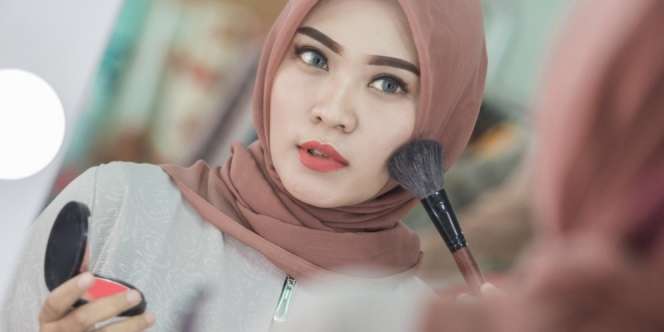 Teknik MUA Aplikasikan Blush Ini Bikin Warganet Berdecak Kagum