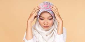 Tips Mudah Atasi Ketombe dengan Bahan Alami