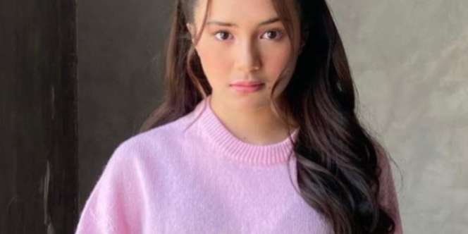 Tampilan Gemas Beby Tsabina Pakai Sweater Emoji Senyum, Kalau Tahu Harganya Masih Lucu Nggak?