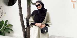 Trik Gunakan 'Oversized Shirt' untuk Hijabers 
