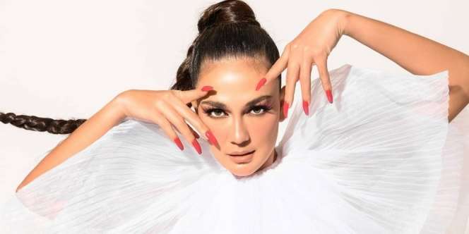 Luna Maya Jadi Tukang Bakso, Harga Outift Lebih Mahal dari Gerobak, Jaketnya doang Rp25 Juta!