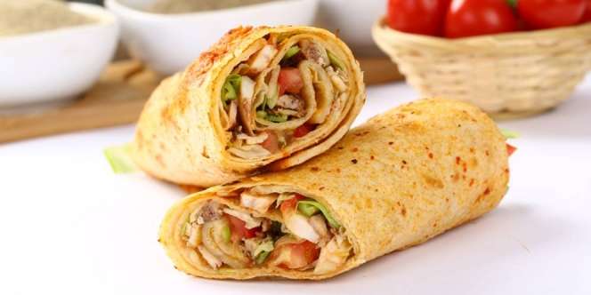 Bikin Sendiri Kebab Isi Mi Instan, Gampang!