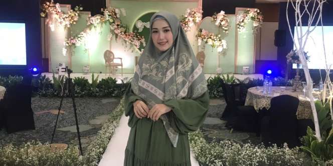Selalu Tampil Stylish, Ini Rahasia Adelia Pasha