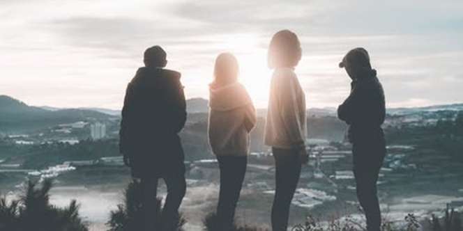 15 Arti Mimpi Bertemu Teman Lama, Bisa Bermakna Positif Maupun Negatif