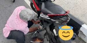 Telepon Ayah saat Motor Rusak di Tengah Jalan, Alasan Pemuda Ini Bikin Terharu