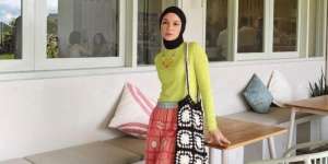 Busana Hijau Lime ala Tantri Namirah