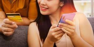Tak Peduli Dibilang Mengejar Sugar Daddy, Gadis 20 Tahun Ini Nekat Nikahi Bule Inggris Umur 77 Tahun