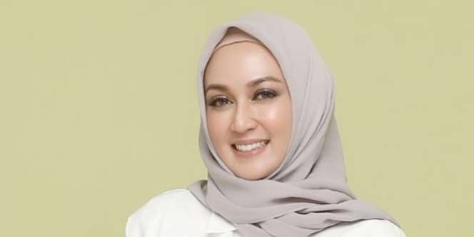 Dina Lorenza Tulis Puisi Soal Pendam Perasaan, Netizen Usil Sebut Kode ke Ariel NOAH