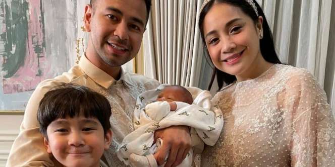Ekspresi Tegang Raffi Ahmad Saat Pertama Kali Gendong Rayyanza Bikin Ngakak