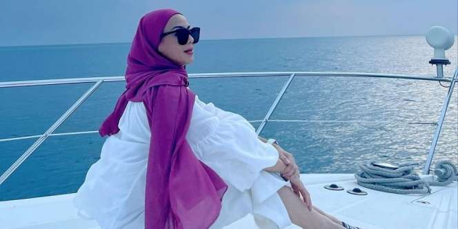 Inspirasi OOTD Simpel 'Hijabers Mom' Happy Jehan
