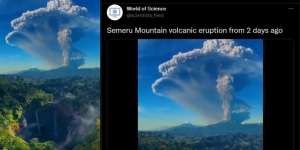 Beredar Video Erupsi Mencekam Gunung Semeru Dilihat dari Air Terjun Tumpak Sewu, Cek Faktanya!