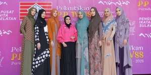 Wiwiek Hatta Hadirkan Busana Muslim Syari'i Klasik, Elegan dan Kekinian