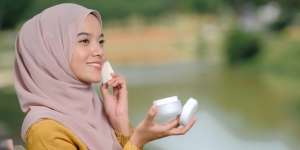 Trik Meratakan Warna Foundation yang Terlalu Gelap atau Terang