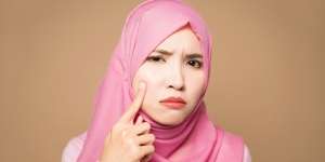 Apakah Memakai Bahan Alami Lebih Baik untuk Mengatasi Jerawat?