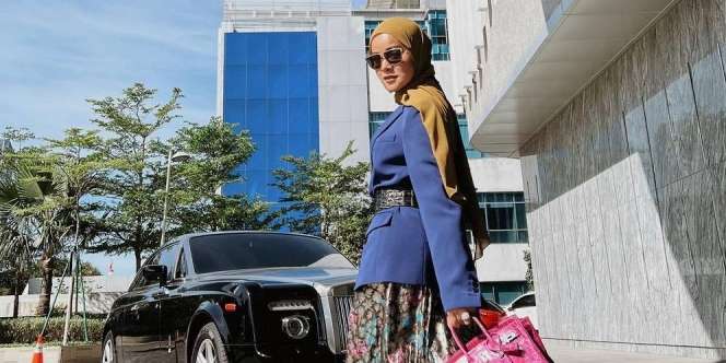 5 Potret Olla Ramlan, Wanita Berhijab yang Masuk Nominasi Wanita Tercantik Sedunia