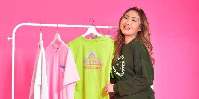 4 Outfit Colorfull Kolaborasi Minyak Cap Lang, Tumbuhkan Mood Booster