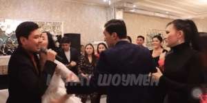 Pengantin Wanita Nekat Cium MC Usai Lihat Pasangan Peluk dan Dansa dengan Mantan
