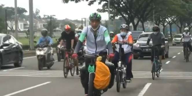 Niat Kuat Berhaji Dorong 2 Warga Tangsel Gowes ke Tanah Suci