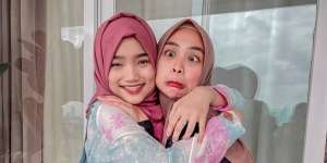 Gaya Kompak Ricis dan Fuji, Adik Ipar Vanessa Angel Kala Berhijab