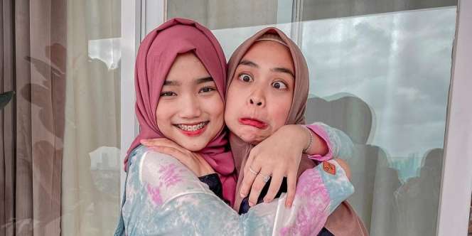 Gaya Kompak Ricis dan Fuji, Adik Ipar Vanessa Angel Kala Berhijab